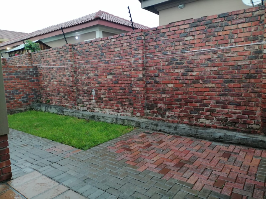 To Let 3 Bedroom Property for Rent in Waterval East North West